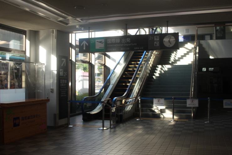 空港ターミナル・保安区域境界